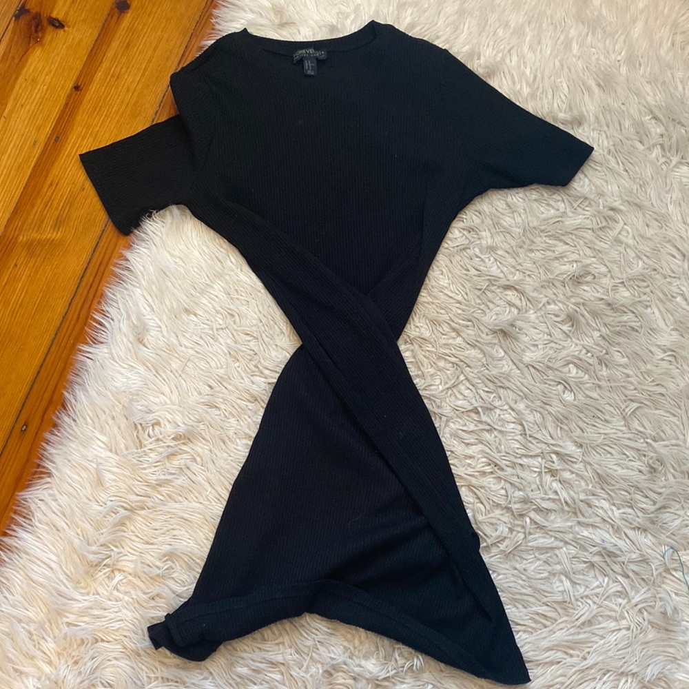 Short sleeve black cotton dress with side slits